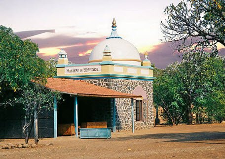 Avatar Meher Baba Samadhi Meherabad, Ahmednagar, Maharashtra - Vushii.com